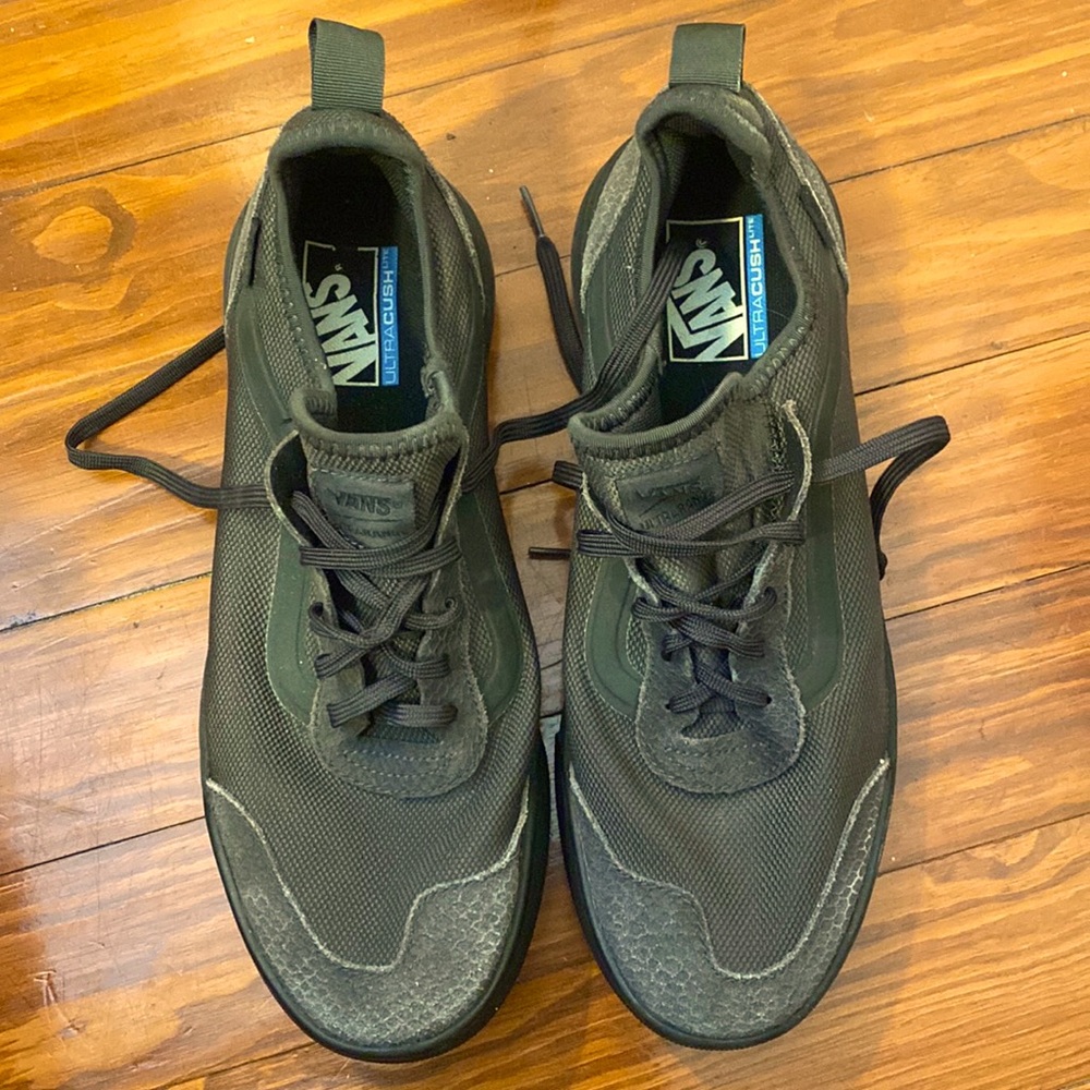 Vans Ultrarange Shoes. Size 10.5 mens.